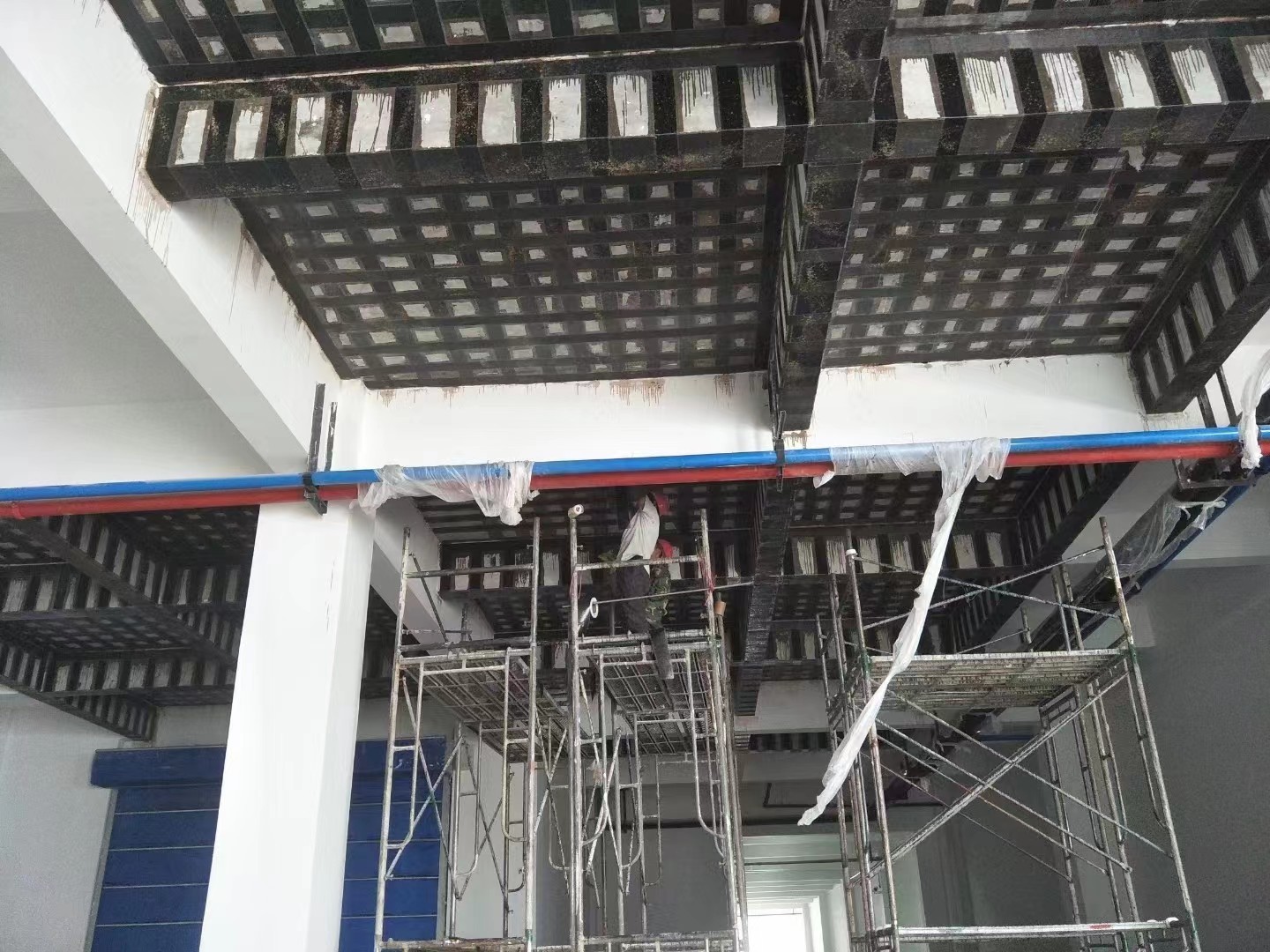 南京一酒店梁，楼板碳纤维加固施工